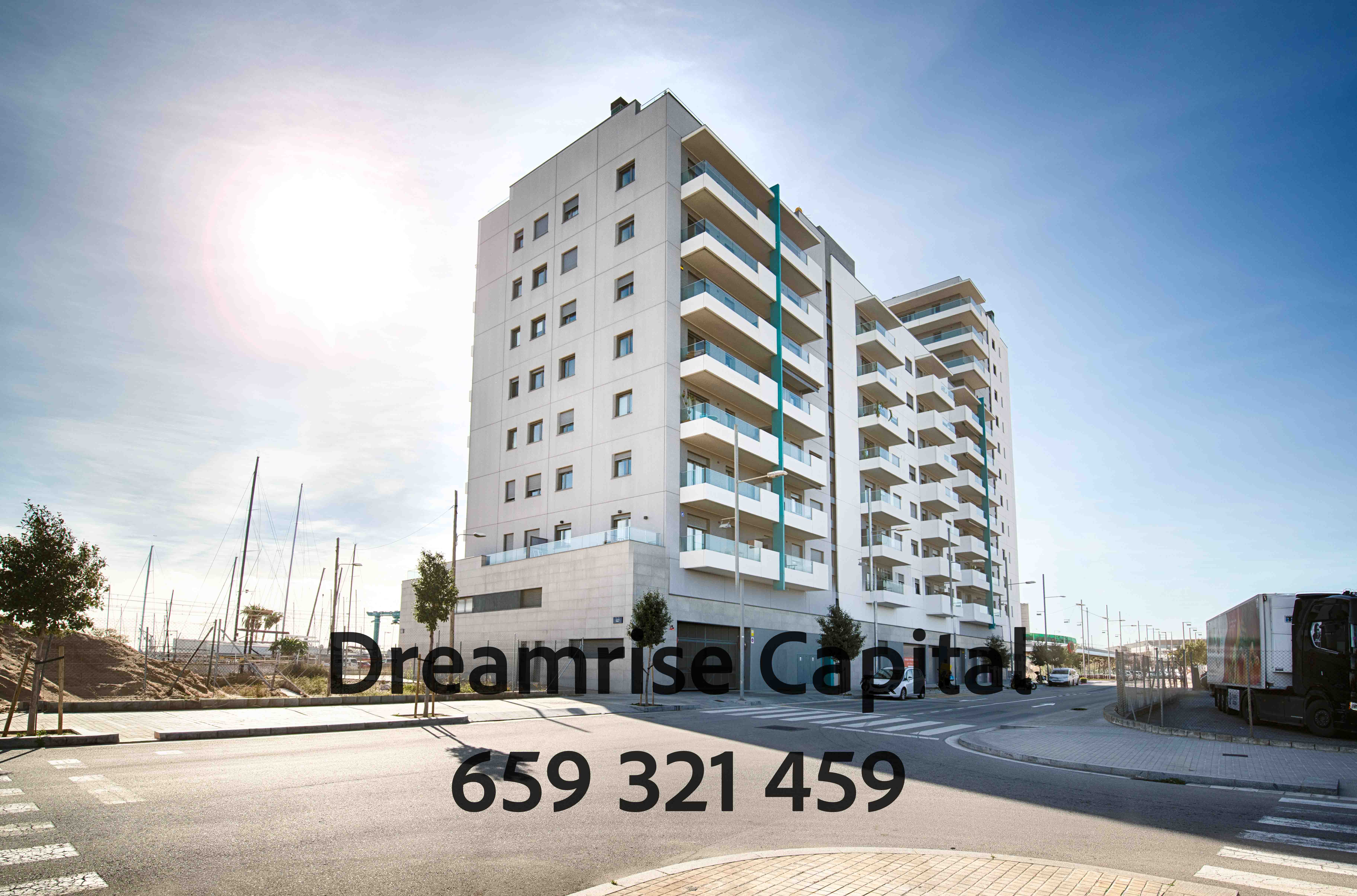 Obra nueva 2024 con terraza de 90 m² y vistas directas al Puerto de Badalona thumbnail 2