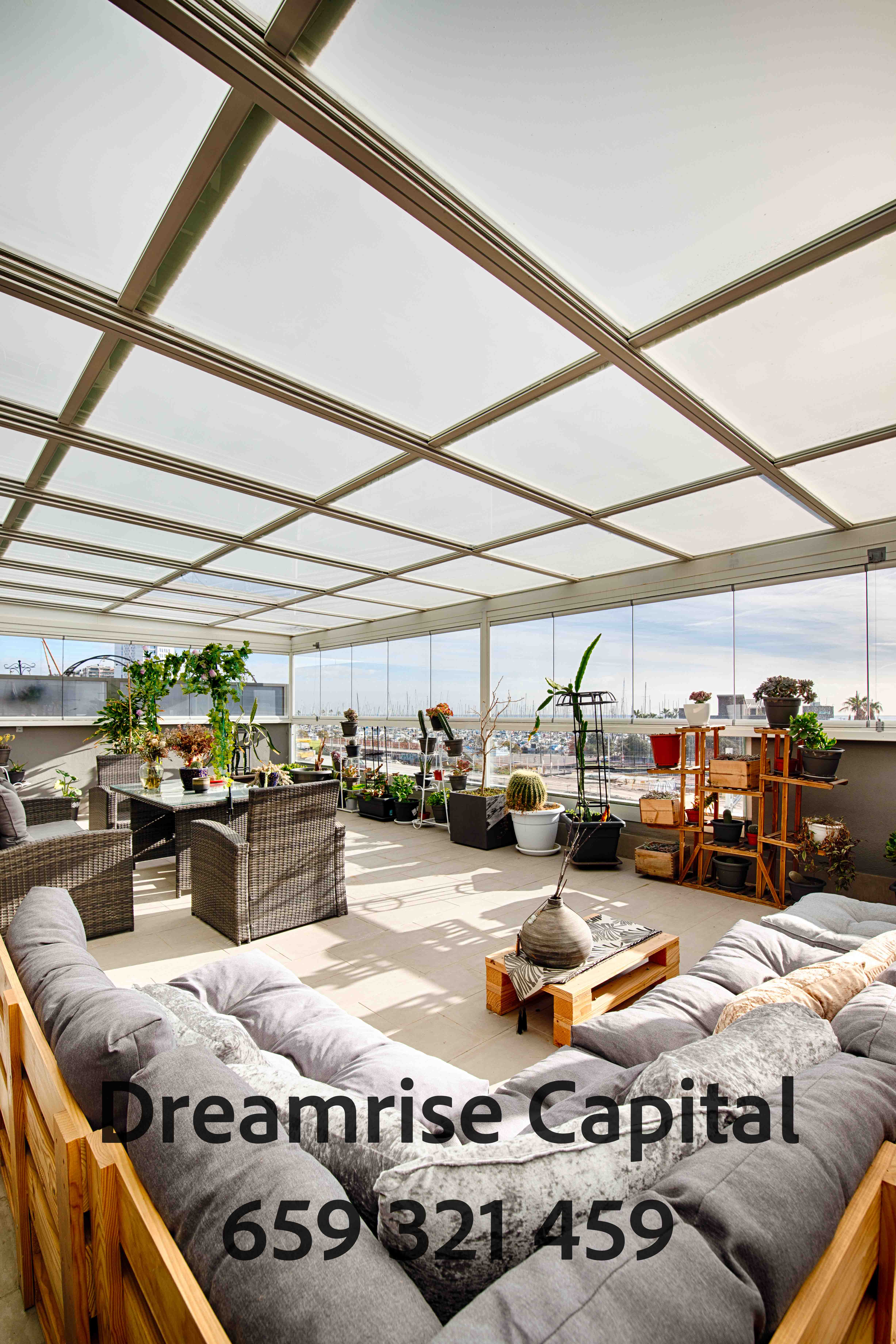 Obra nueva 2024 con terraza de 90 m² y vistas directas al Puerto de Badalona thumbnail 3