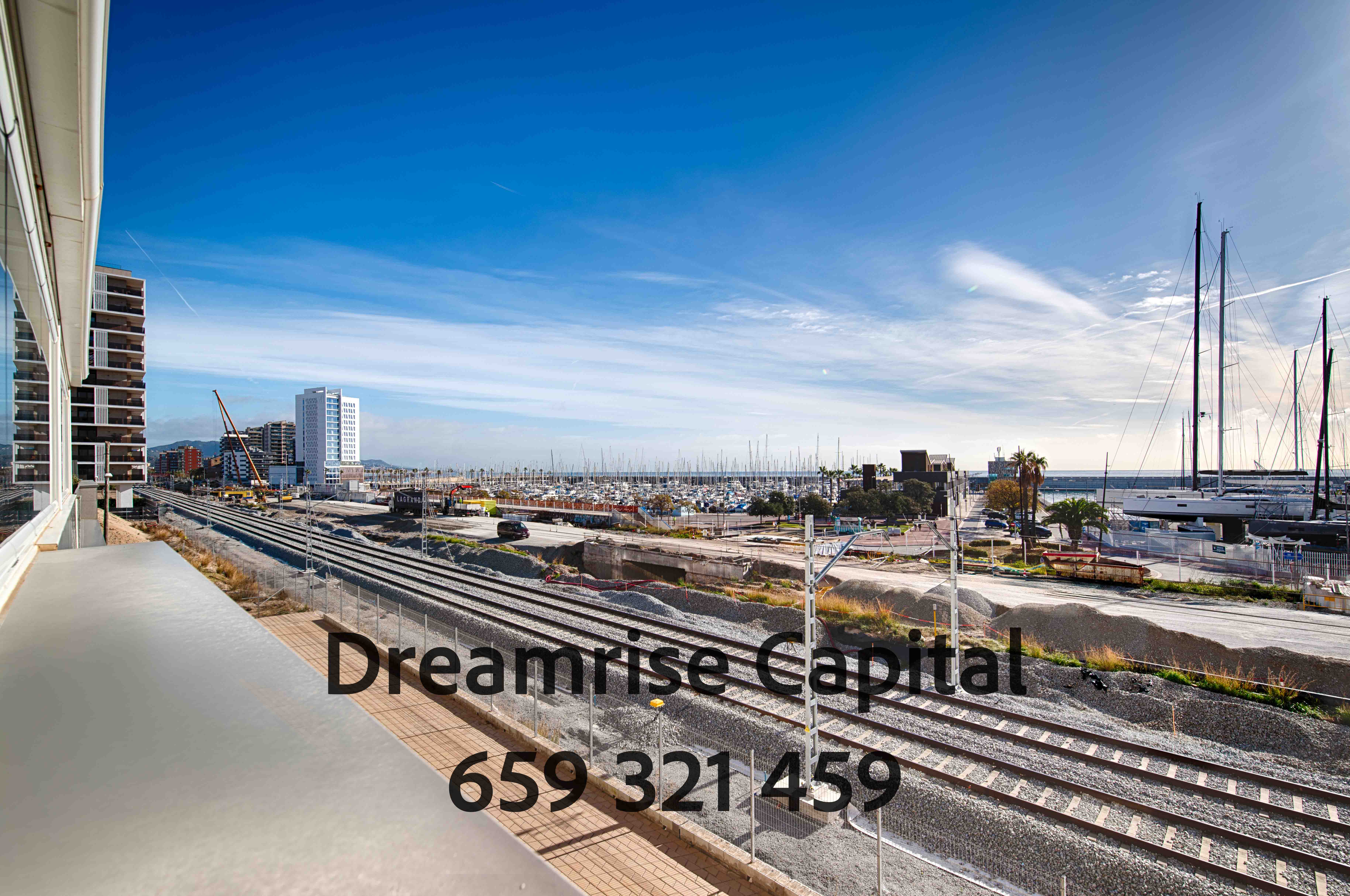 Obra nueva 2024 con terraza de 90 m² y vistas directas al Puerto de Badalona thumbnail 5