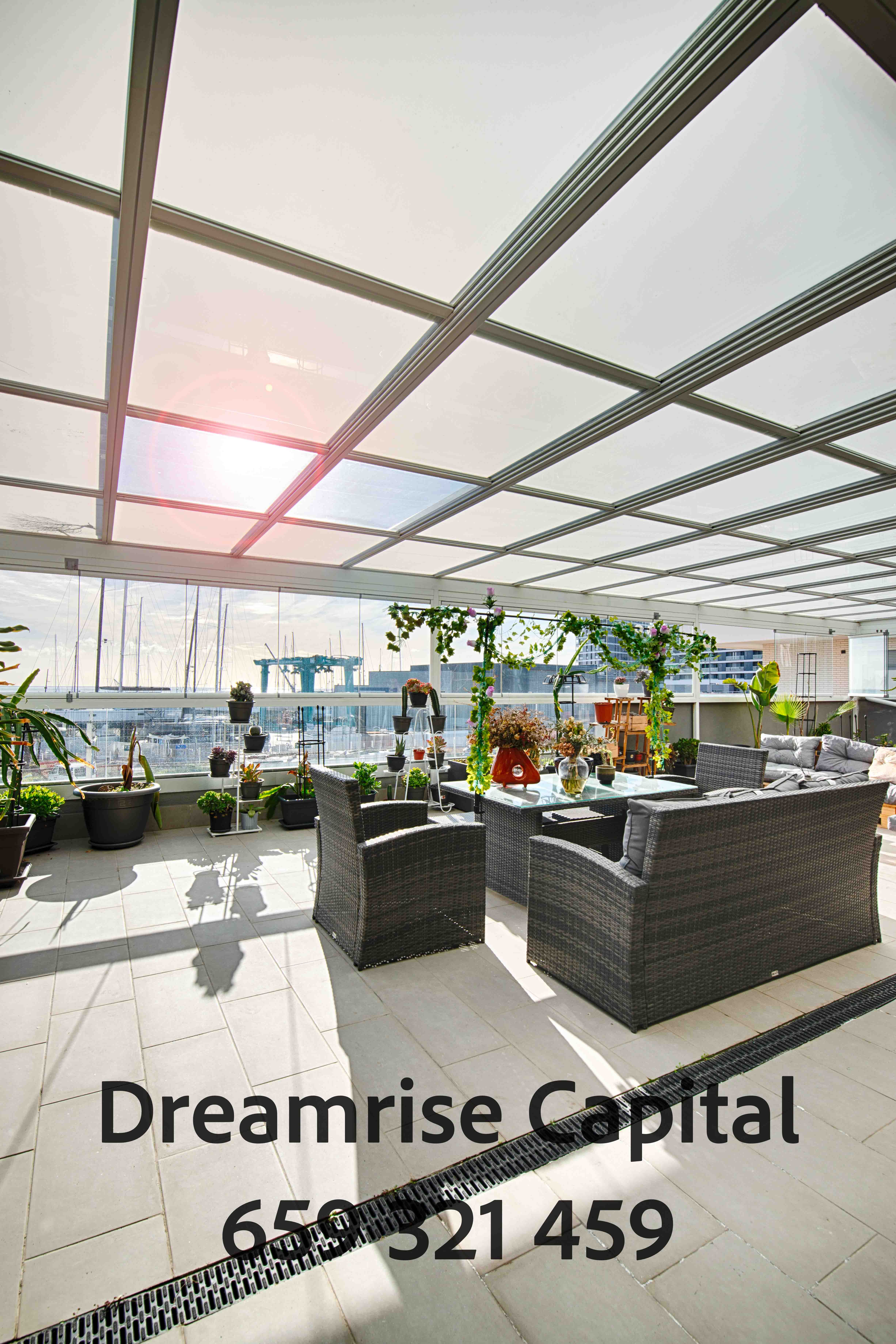 Obra nueva 2024 con terraza de 90 m² y vistas directas al Puerto de Badalona thumbnail 10